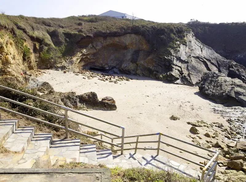 Rescatan a una familia de veraneantes en Rocas Blancas, Ribadeo