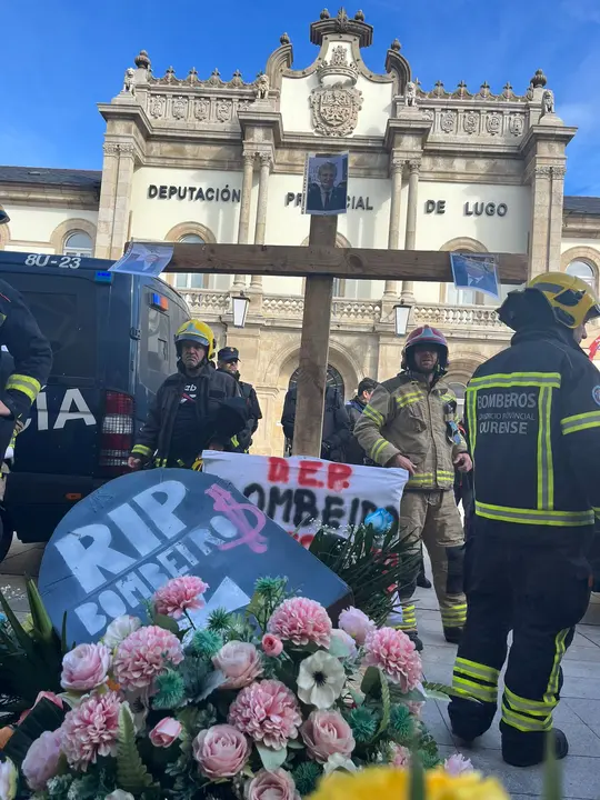 Concentración bomberos en Lugo