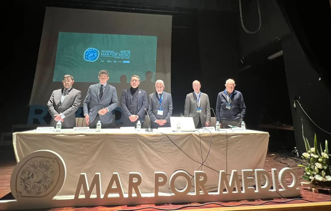 mar por medio