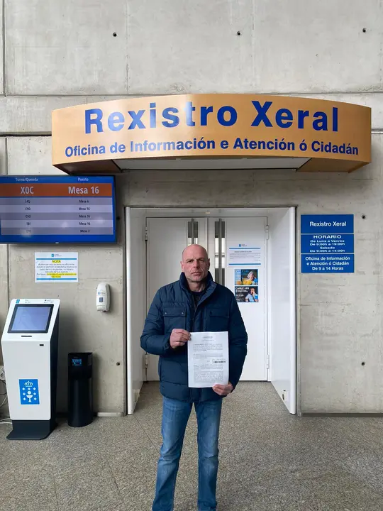 José María Fernández diante o Rexistro da Delegación da Xunta en Lugo (1)