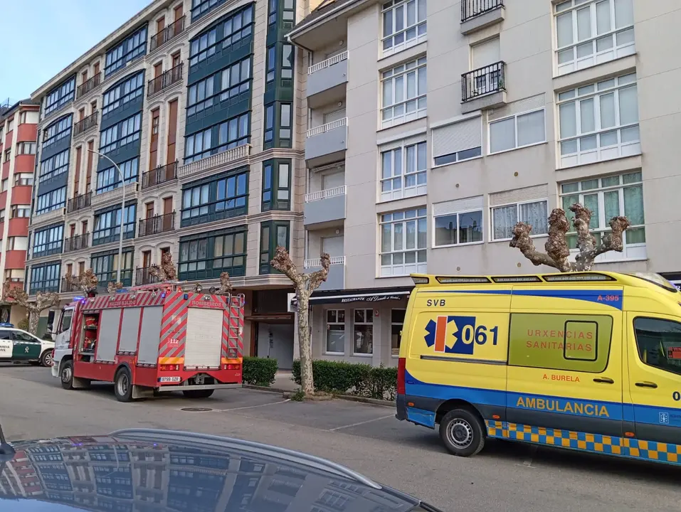 bomberos auxilian anciana encerrada ribadeo