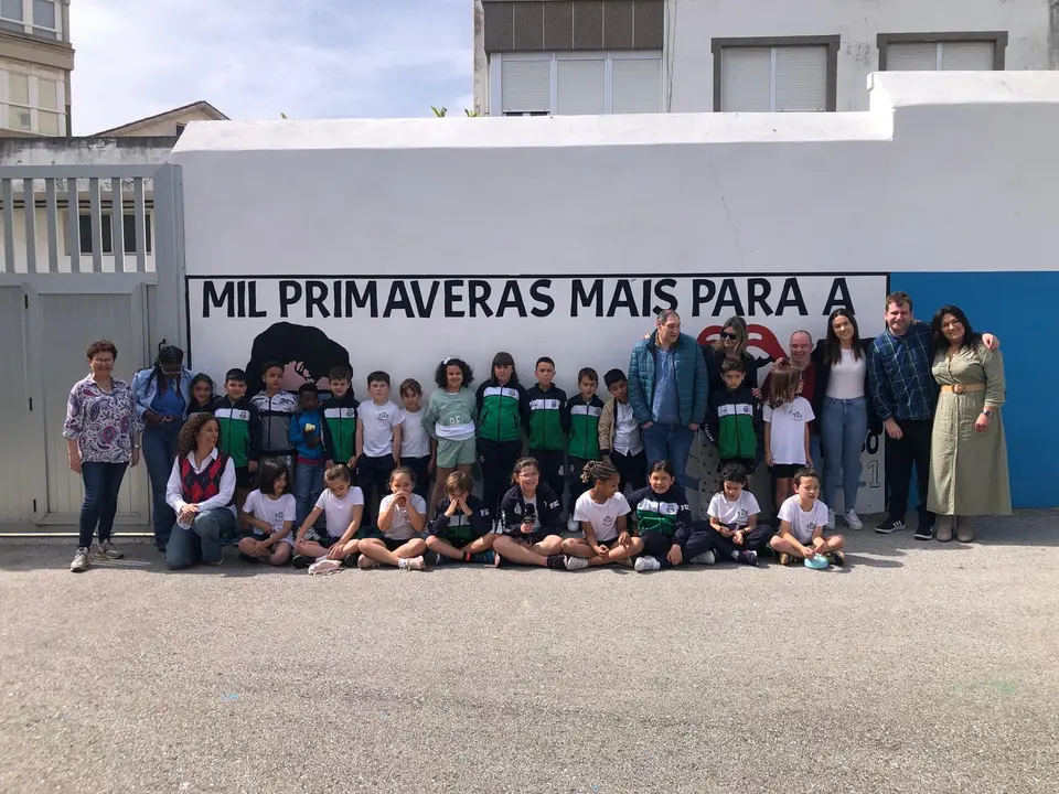 150524 ANA ROJO COS PARTICIPANTES NA INICIATIVA SOLIDARIA DO COLEXIO MARTÍNEZ OTERO