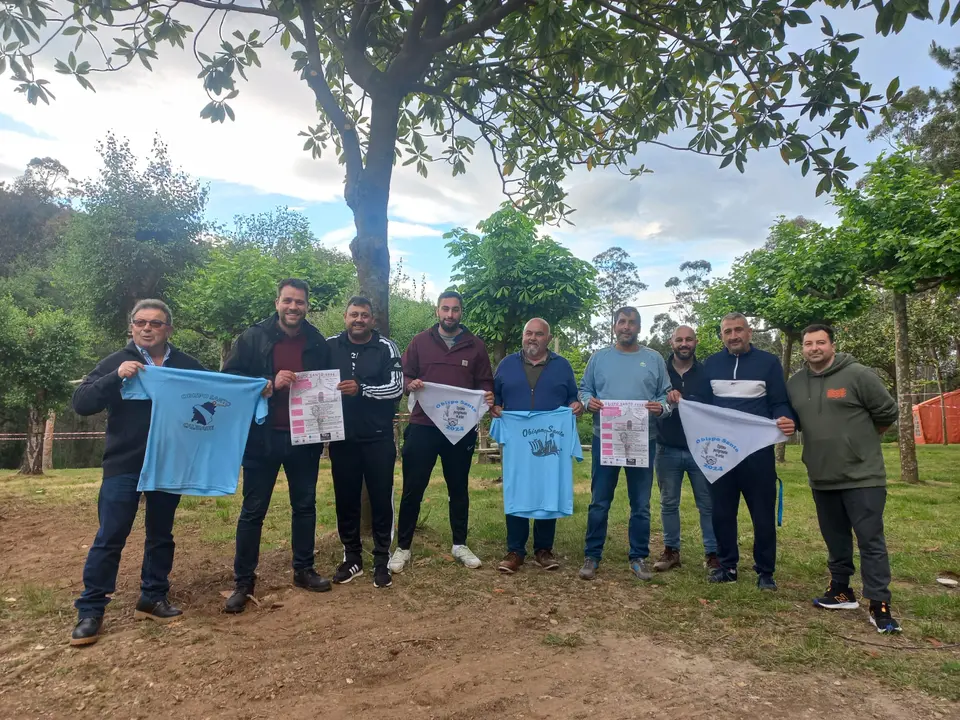 160524 O ALCALDE DE FOZ E O CONCELLEIRO DE FESTAS COS ORGANIZADORES DA ROMARÍA DO BISPO SANTO (1)