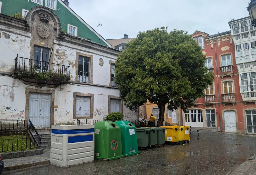 Foto contedores Ribadeo