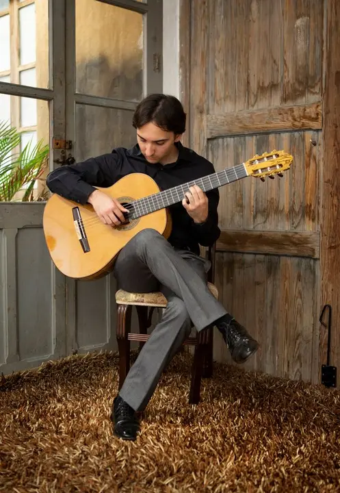 Luis Alejandro García, guitarrista. Guitarra