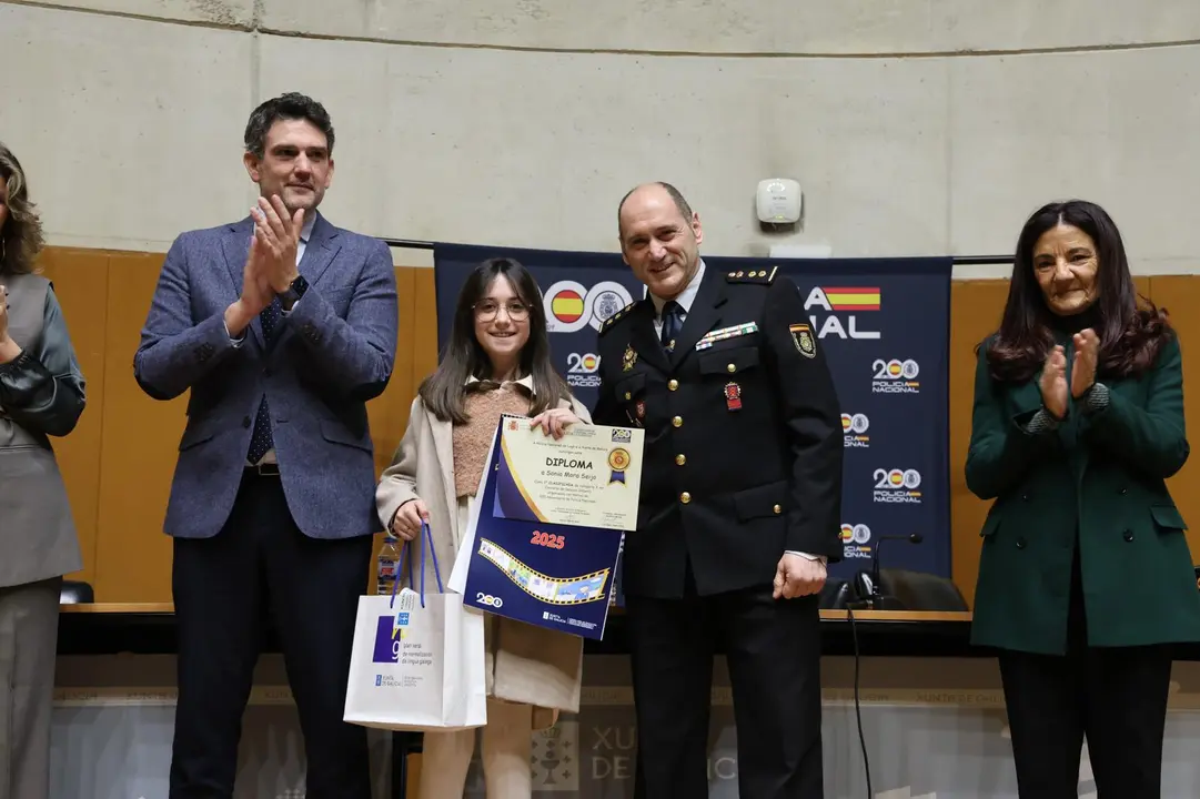 La ceremonia de entrega de premios del Concurso Infantil de Dibujo de la Polic&iacute;a Nacional se celebr&oacute; en la Delegaci&oacute;n de la Xunta en Lugo