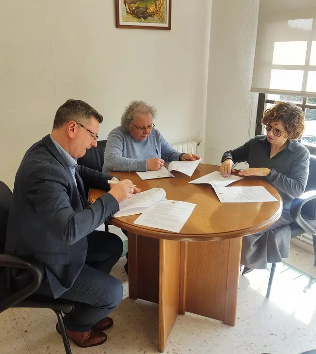 La firma del convenio entre Afundación, Abanca y el Concello de Alfoz se firmó esta mañana