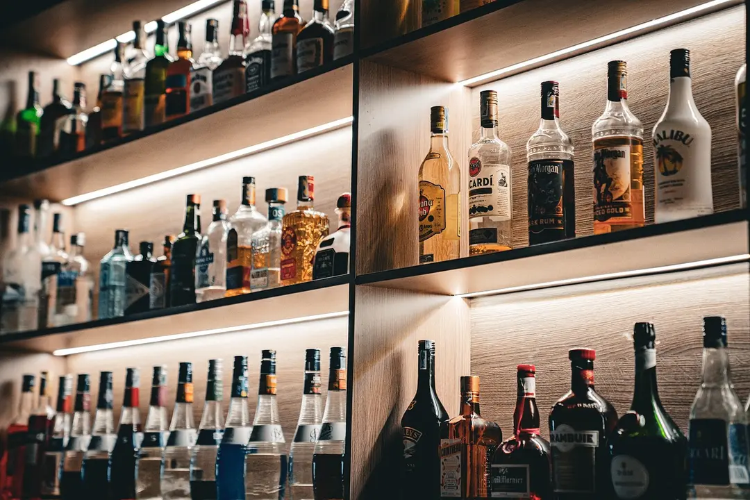 Alcohol, botellas, bar, botellón