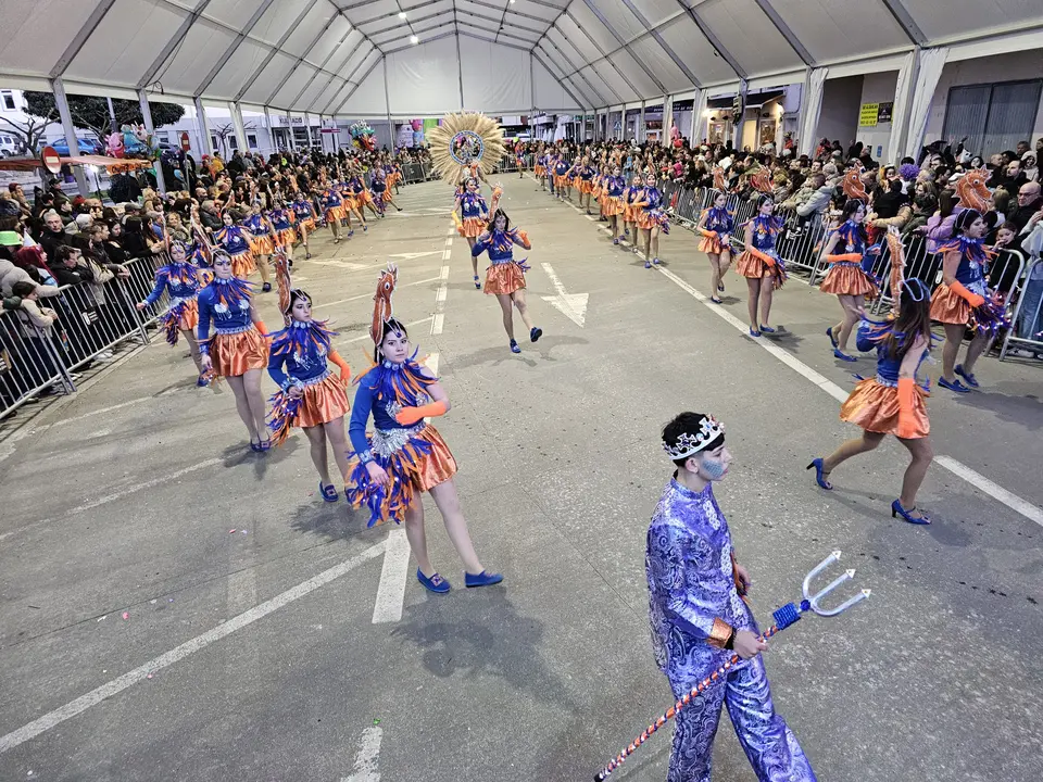 Una de las comparsas que participó en el desfile de Carnaval de Chantada