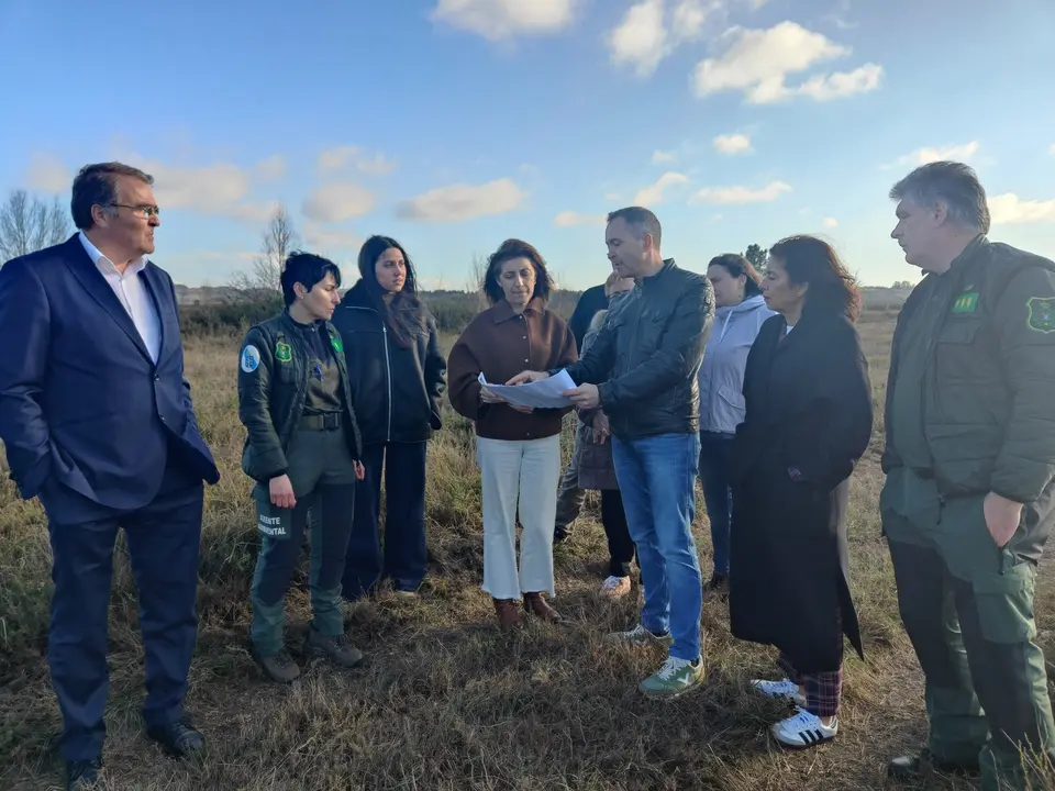 La conselleira Ángeles Vázquez visitó la zona de cría del mazarico real en Rozas, Castro de Rei