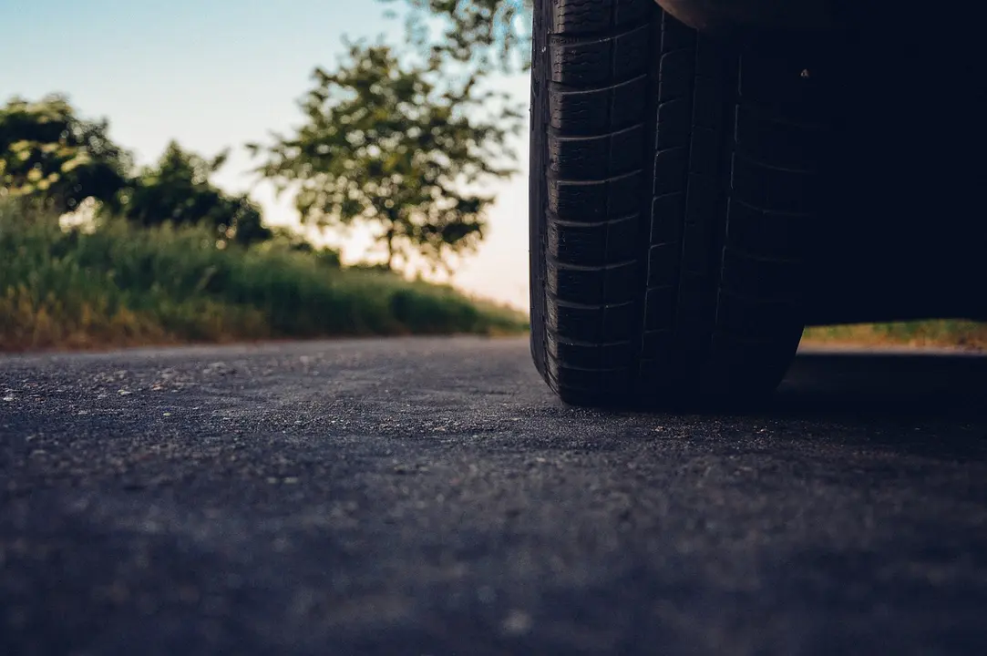Coche, asfalto, carretera, en esta no está Ameijide