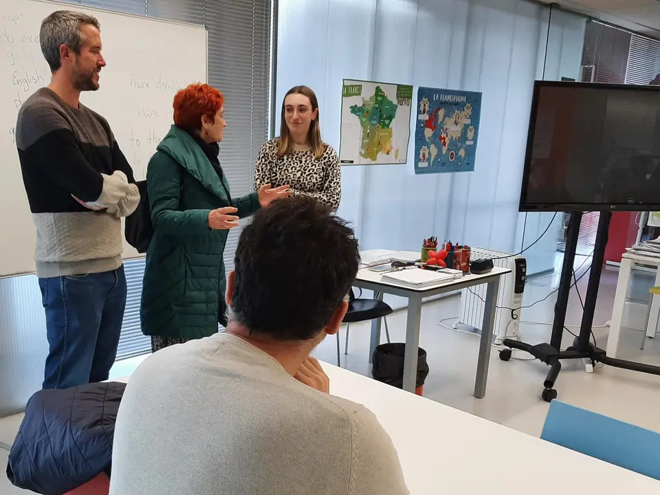 Rubén Arroxo y Maite Ferreiro visitaron la Casa das Linguas de Lugo