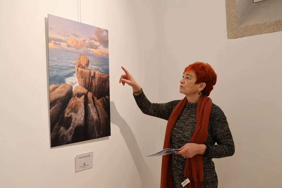 Maite Ferreiro visitó la exposición «Capturando a natureza» en O Vello Cárcere