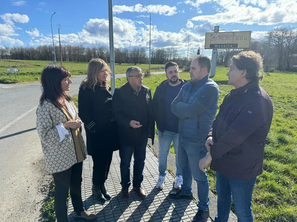 Cristina Sanz, José Manuel Mato e Carmen José López na visita ao polígono de Sarria