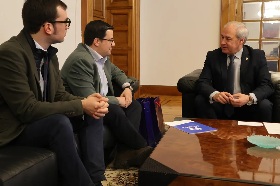 010425 Recepción representantes +Lugo Debate
