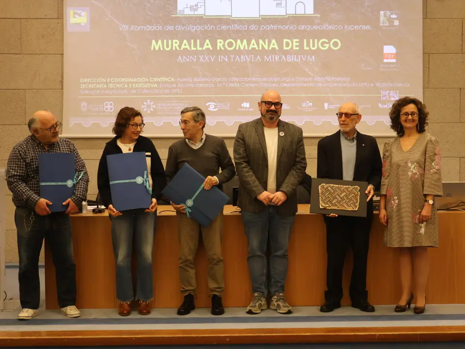 El equipo redactor del proyecto para convertir a la Muralla en Patrimonio de la Humanidad recibió un reconocimiento por parte de la Vicepresidencia de la Diputación