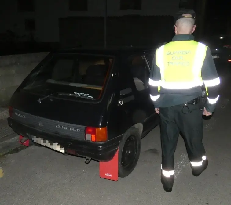 Vehículo interceptado en A Terra Chá por la Guardia Civil