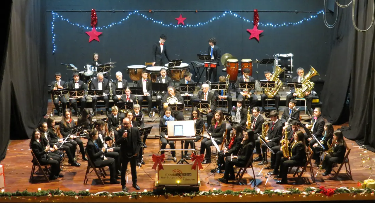 291224 CONCERTO AQUÍ COMO EN VIENA BANDA DE RIBADEO ONTE (1)