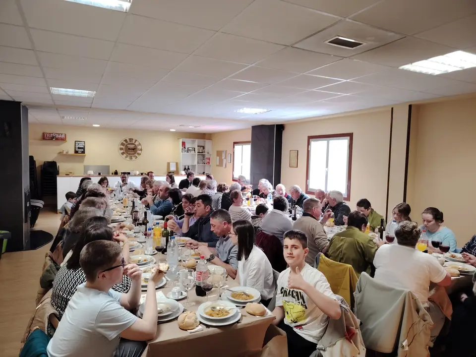 Comida de Pascua celebrada por la Asociación de Vecinos Burgo de Trasbar