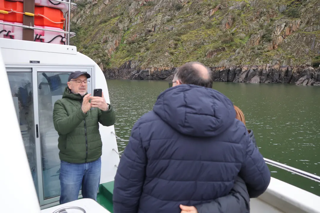 Foto catamarán A Ribeira Sacra