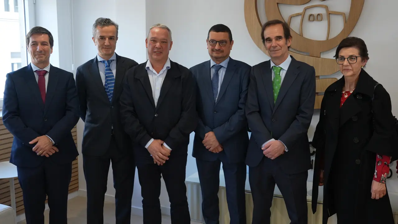 230425 Visita sede Colexio Farmacéuticos de Lugo