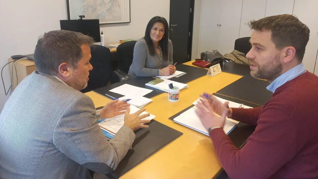 100525 FRAN CAJOTO E ANA ROJO CON PERFECTO RODRÍGUEZ EN NOVEMBRO DE 2024