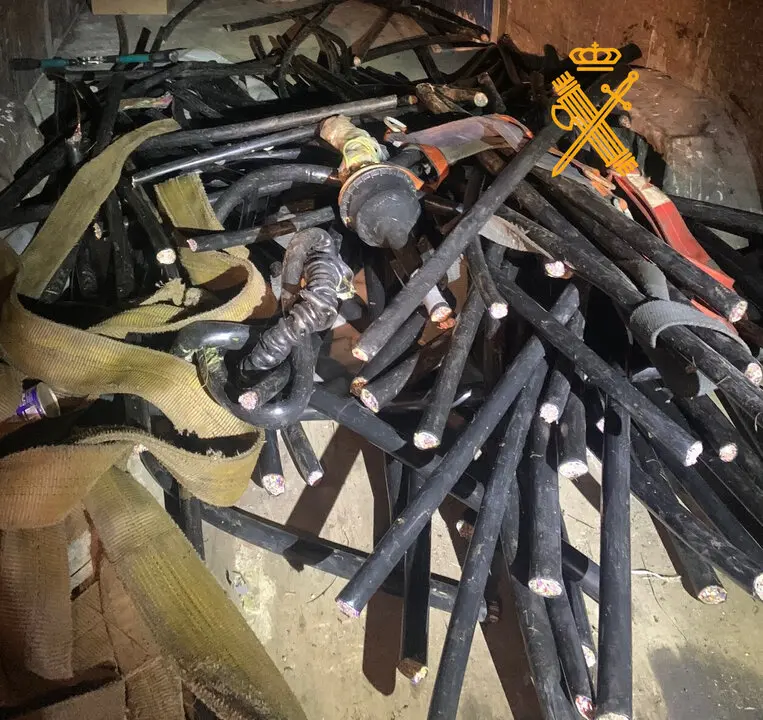 Cable telefónico sustraído en Quiroga por cuatro vecinos de Ponteareas