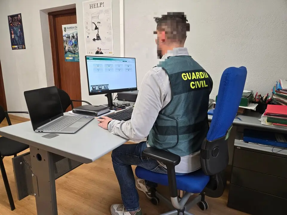 Seis vecinos de Lugo fueron detenidos por robar quince portátiles en febrero en un centro educativo de Vilalba