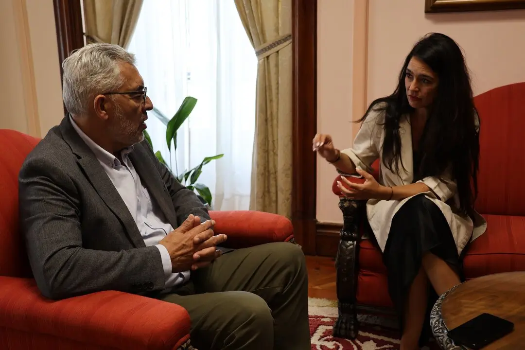 Miguel Fernández, durante la reunión con Sara Hernández