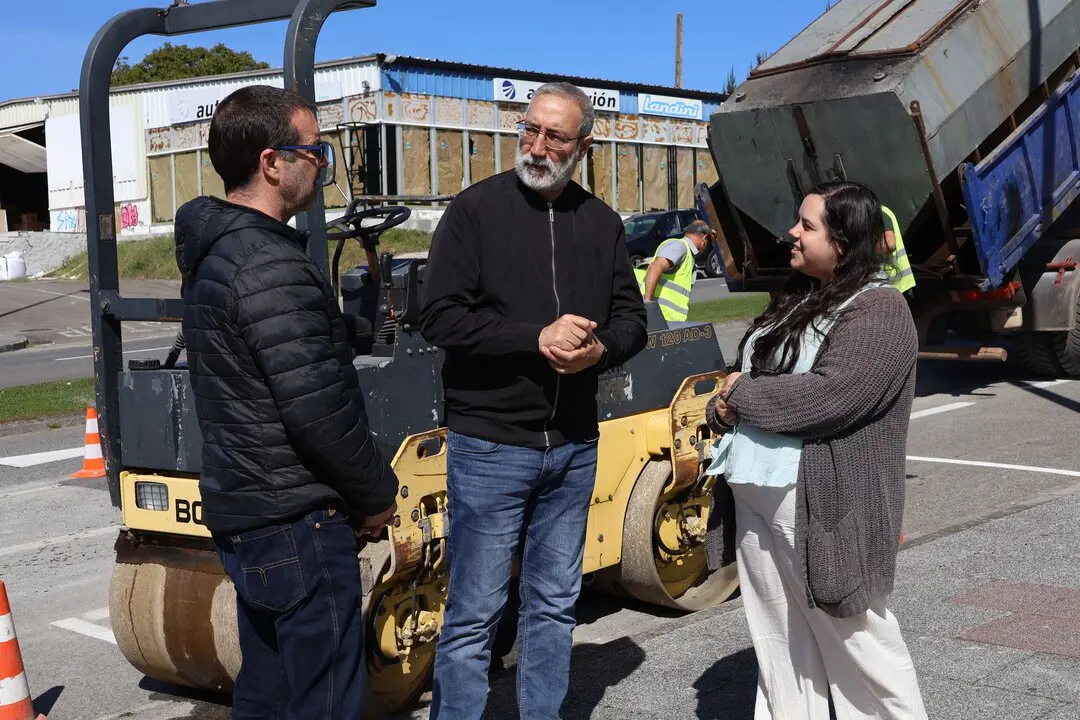 Alexandre Penas supervisa los trabajos de mejora en la Avenida de Madrid