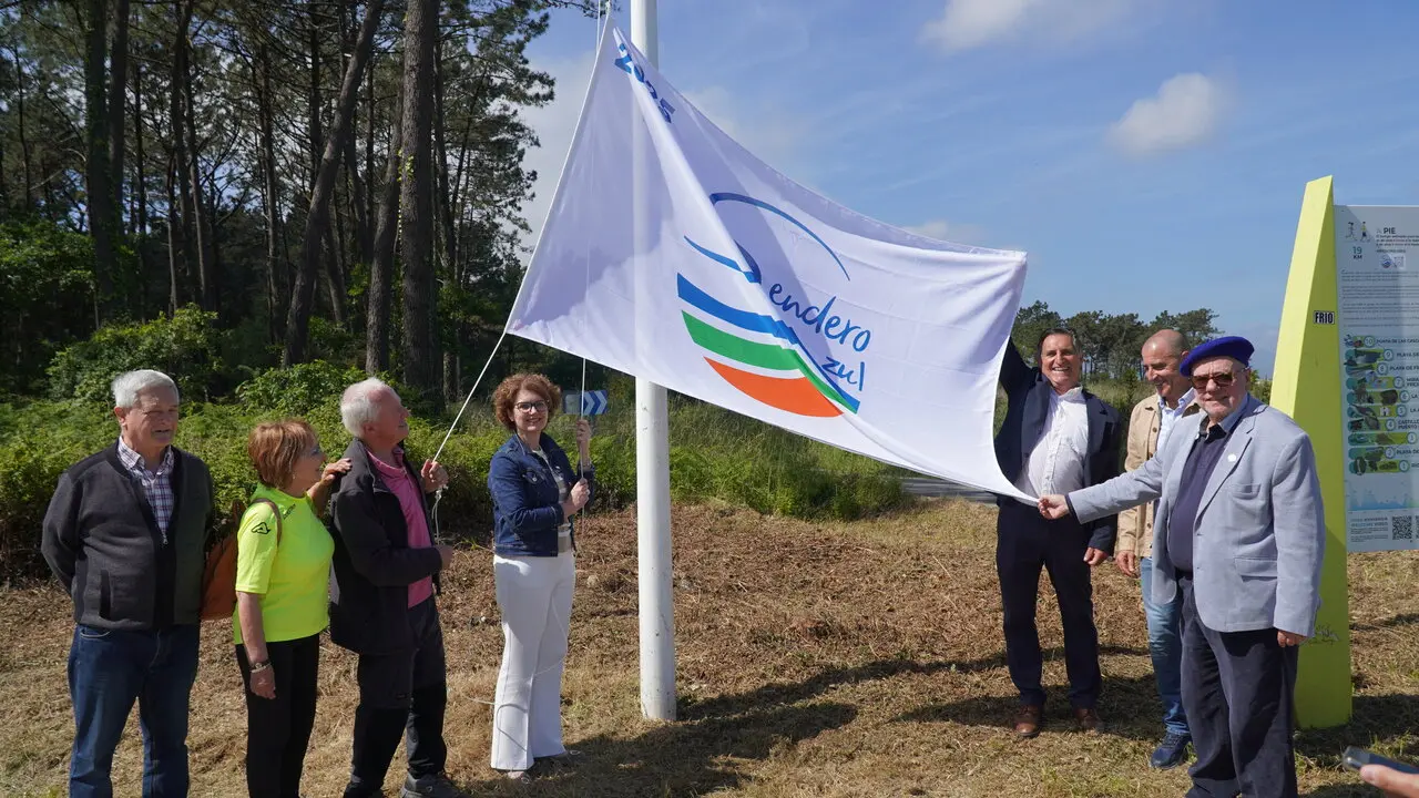 270525 BANDERA SENDA AZUL COSTA NAVIEGA (2)