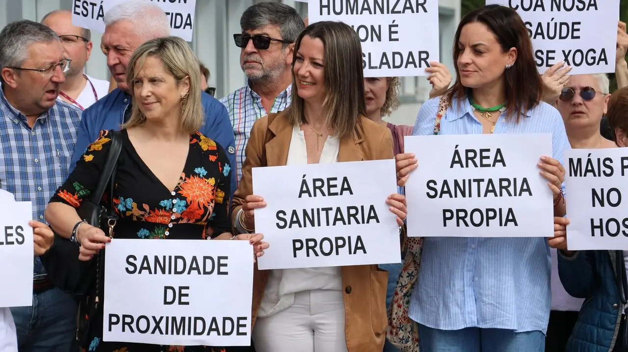 Lara M&eacute;ndez  e Carmela L&oacute;pez Burela 280525 01