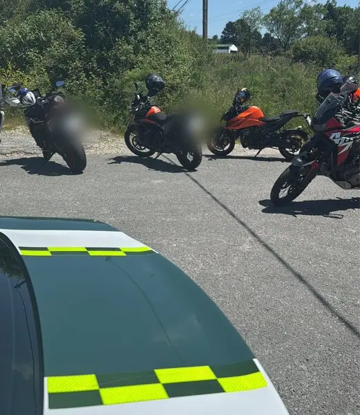 La Guardia Civil intercept&oacute; a un grupo de motociclistas que circulaba a una velocidad excesiva en la LU-530, en A Fonsagrada