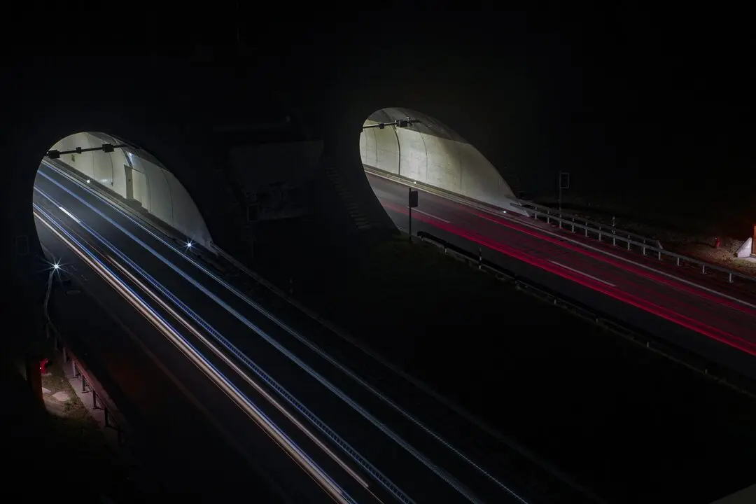 T&uacute;nel, t&uacute;neles