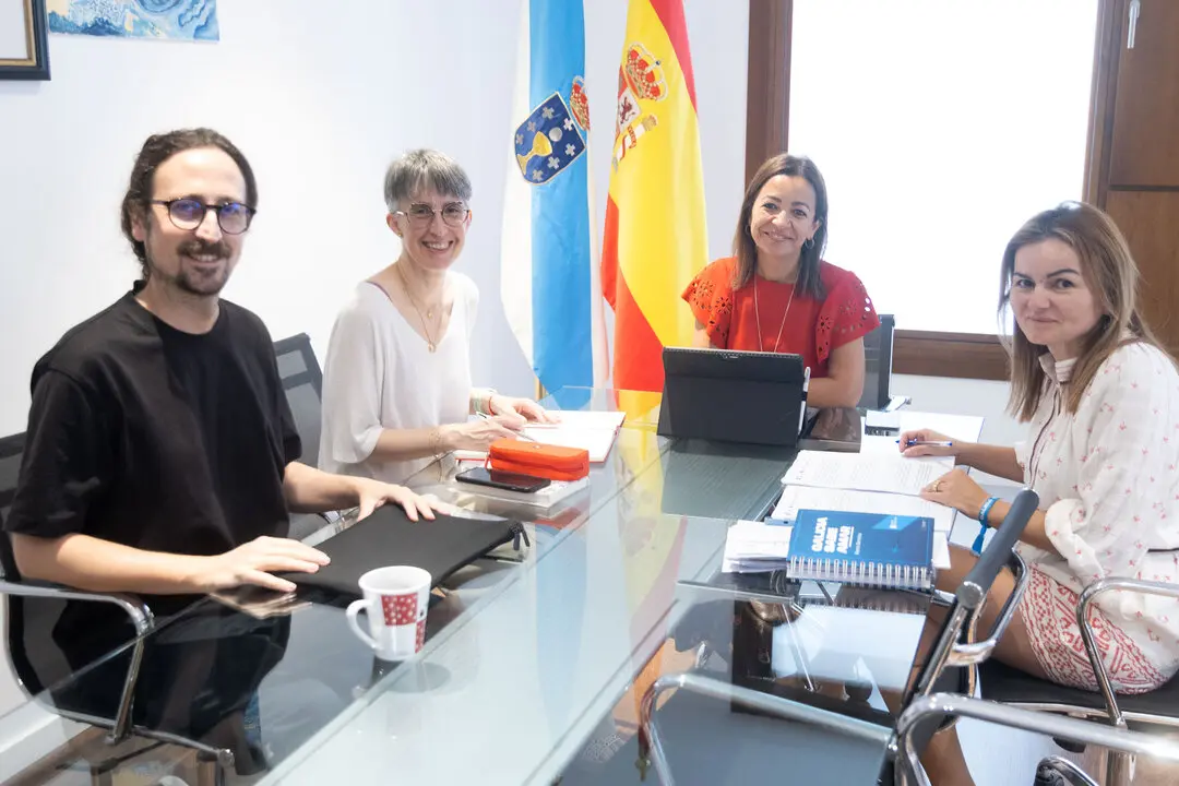 09,00 h.-        A conselleira do Mar, Marta Villaverde, acompa&ntilde;ada pola secretaria xeral T&eacute;cnica, Marta Barreiro, e a directora xeral de Desenvolvemento Pesqueiro, &Aacute;ngeles V&aacute;zquez, manter&aacute; unha xuntanza de traballo co director do Plan da Cultura Mar&iacute;tima de Galicia.
Foto xo&aacute;n crespo
