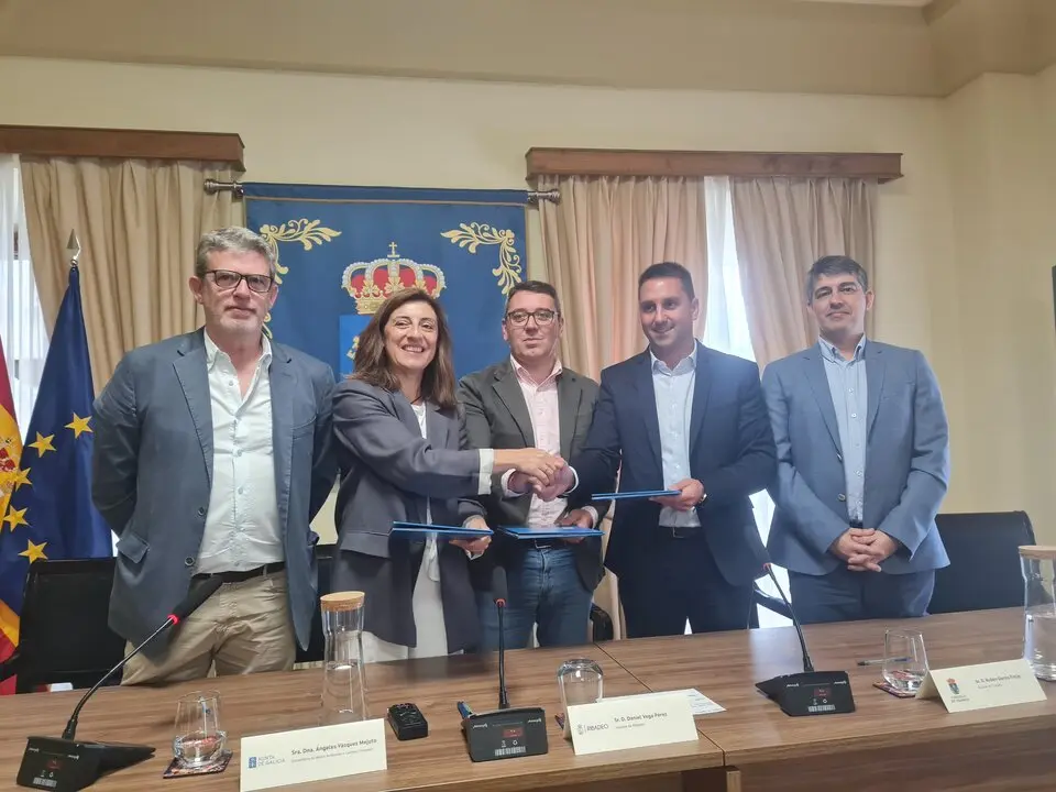 Firma convenio Trabada, Ribadeo e Xunta de Galicia
