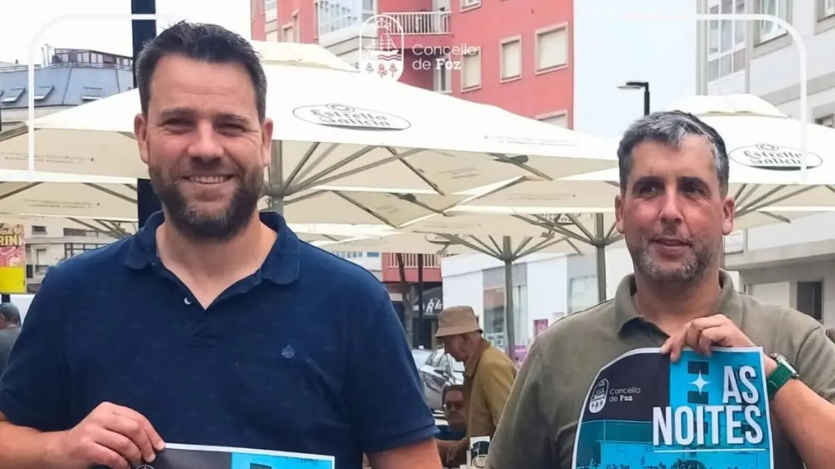 Cajoto y Fern&aacute;ndez Neira, con el cartel de las Noites Alternativas de Foz