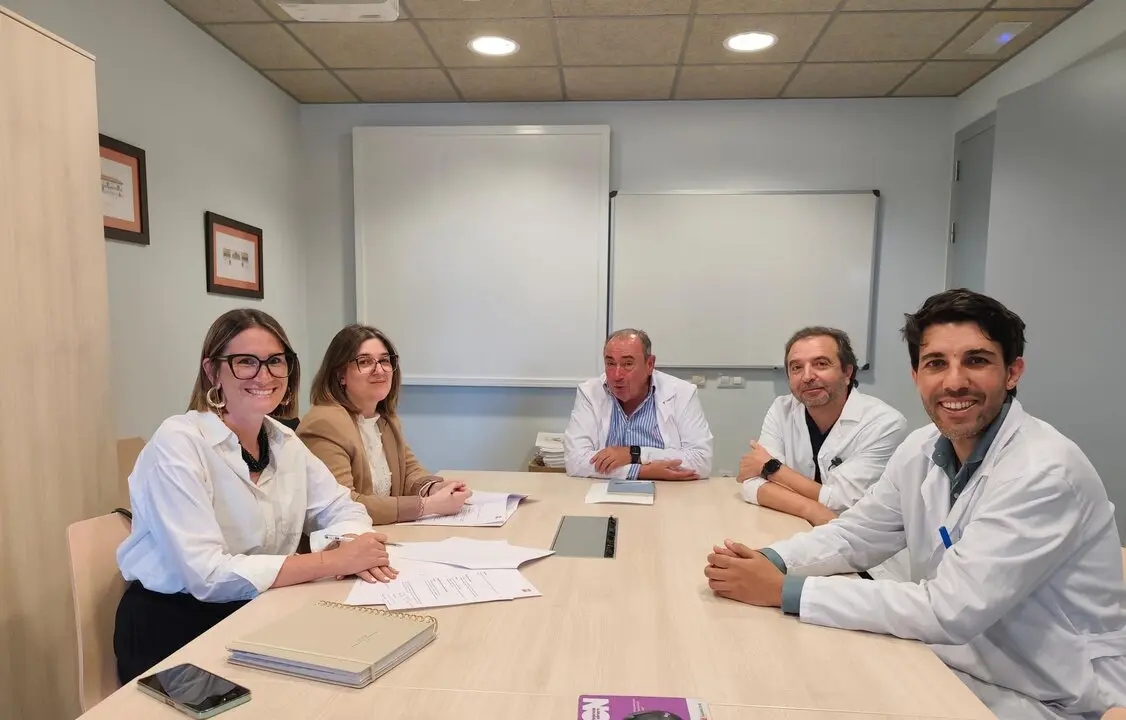 Encuentro entre los socialistas de O Vicedo y representantes de las areas sanitarias