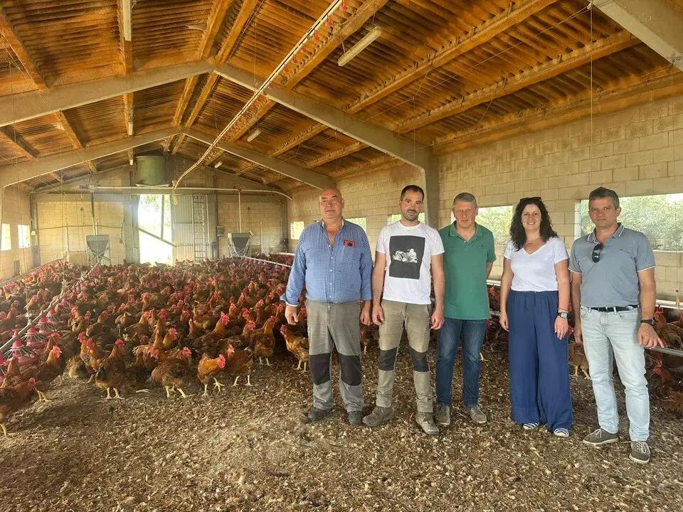 2025_08_11 gerente Banco de Tierras visita explotacion en Santa Eulalia de Oscos 2