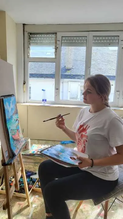 Sof&iacute;a Andrushenko, refugiada de guerra ucraniana amante de la pintura que reside en Foz