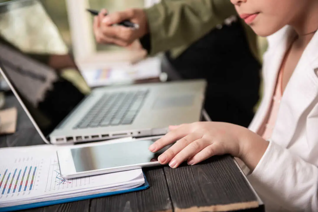  La digitalizaci&oacute;n de tr&aacute;mites administrativos en Galicia y Asturias 