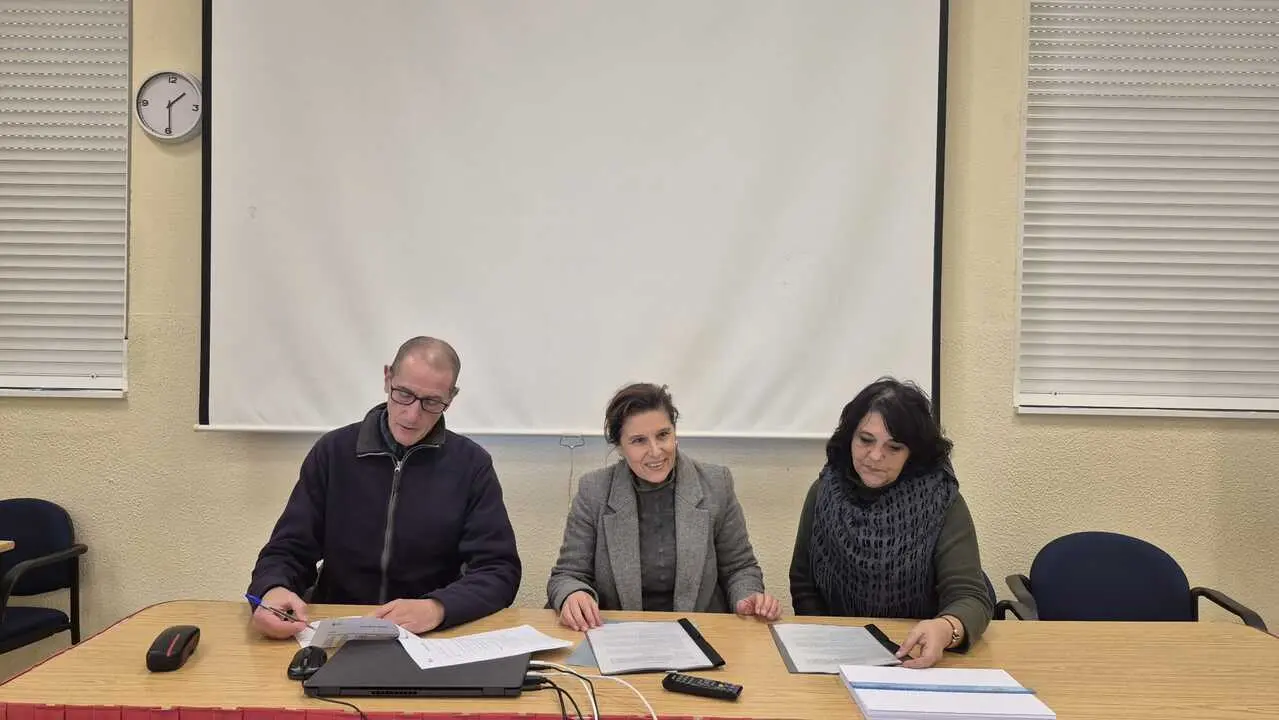 IMX O Concello de Viveiro asina un convenio de colaboraci&oacute;n co IES Vilar Ponte e o IES Mar&iacute;a Sarmiento para o uso compartido dos pavill&oacute;ns