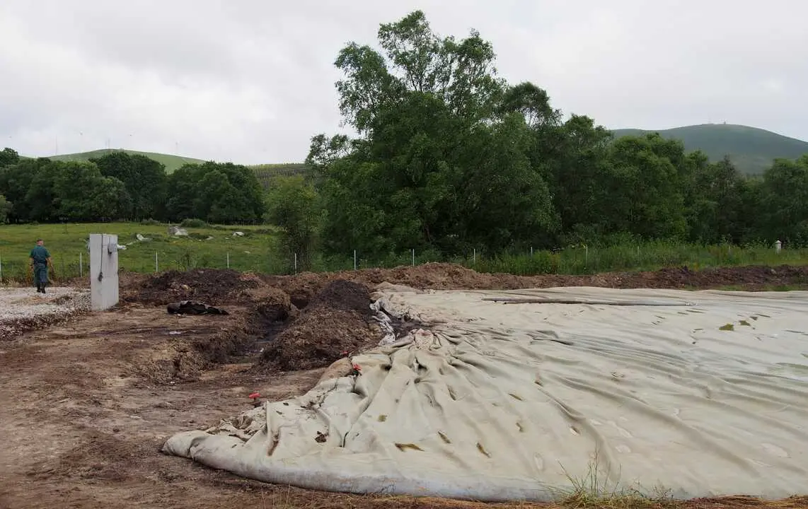 Vertido de pur&iacute;n al r&iacute;o Landro en Muras