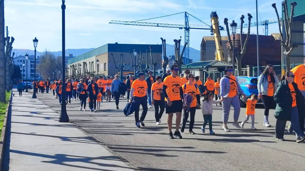 Marcha solidaria organizada por la Asociaci&oacute;n Galban. Imagen de Navia (2)