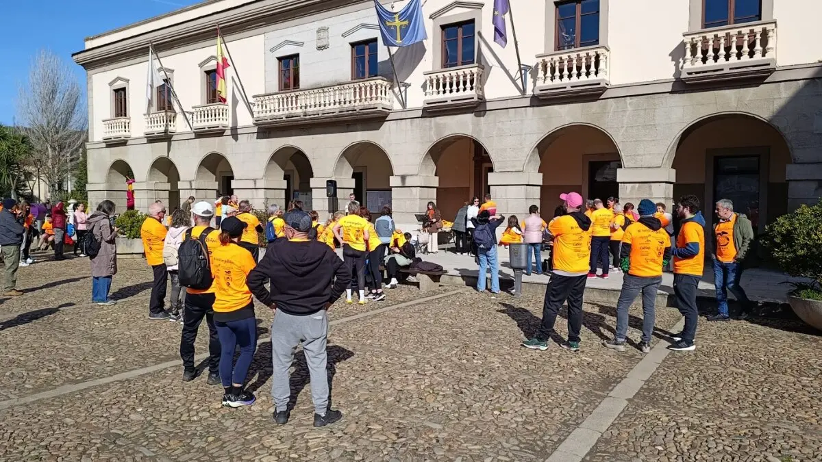Marcha solidaria organizada por la Asociaci&oacute;n Galban. Imagen de Vegadeo