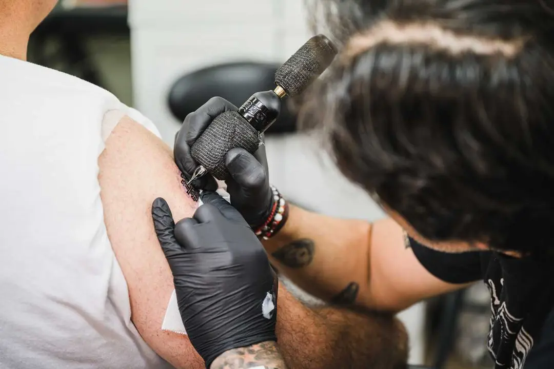Tatuaje, tatuador