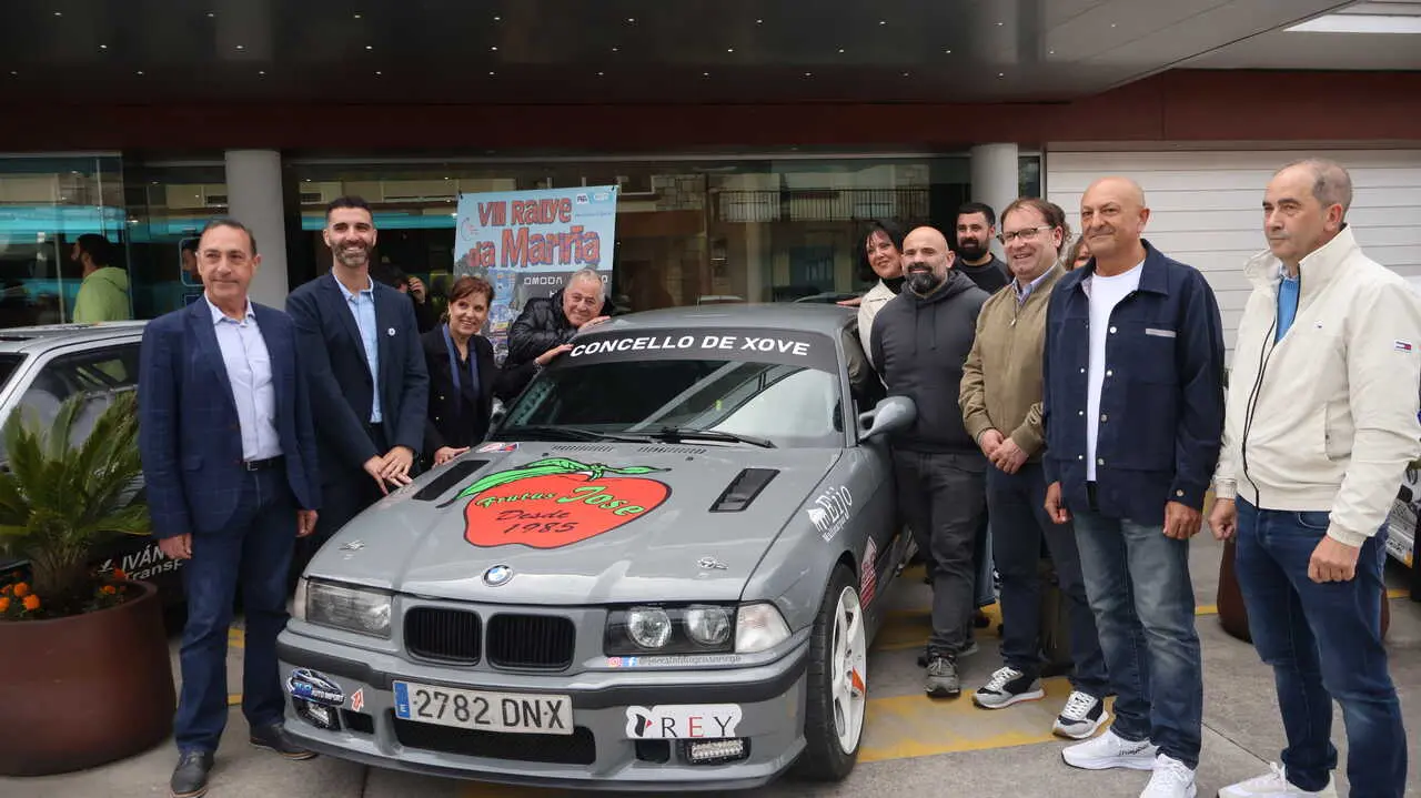 Presentaci&oacute;n de la VIII edici&oacute;n del Rally da Mari&ntilde;a Lucense en Viveiro, con representantes institucionales, pilotos y organizadores de una prueba que recorrer&aacute; este fin de semana las carreteras de Cervo, Xove y O Vicedo.