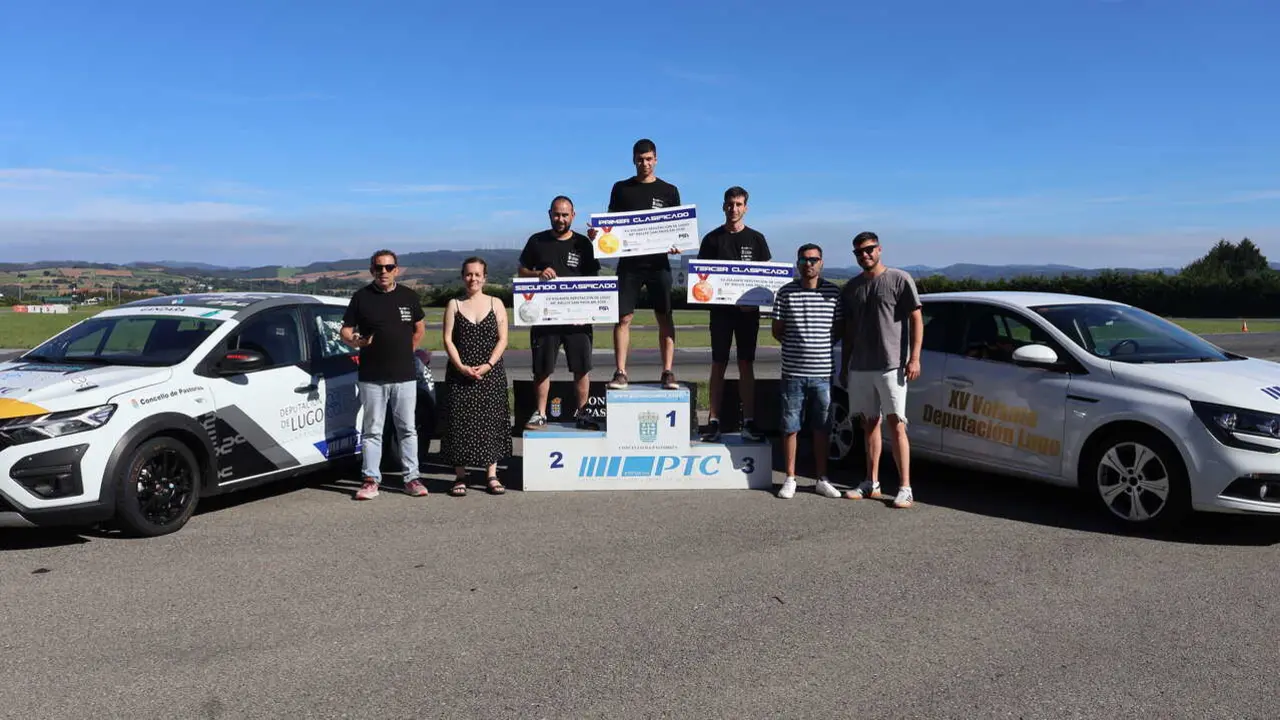 El focense Bruno Mart&iacute;nez Berm&uacute;dez, tras proclamarse vencedor del XV Volante Deputaci&oacute;n en el circuito de A Pastoriza, donde logr&oacute; el mejor tiempo en la final y asegur&oacute; su plaza en el Rally San Froil&aacute;n 2026.