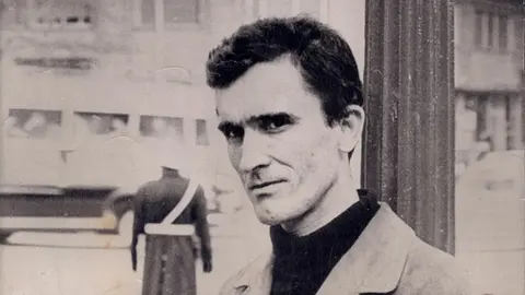 Viveiro homenaxear&aacute; a Carlos Oroza, poeta