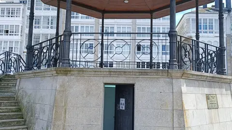Viveiro manter&aacute; abertos os tres ba&ntilde;os p&uacute;blicos durante todo o ano. O pleno aproba o Plan de Infancia e Adolescencia